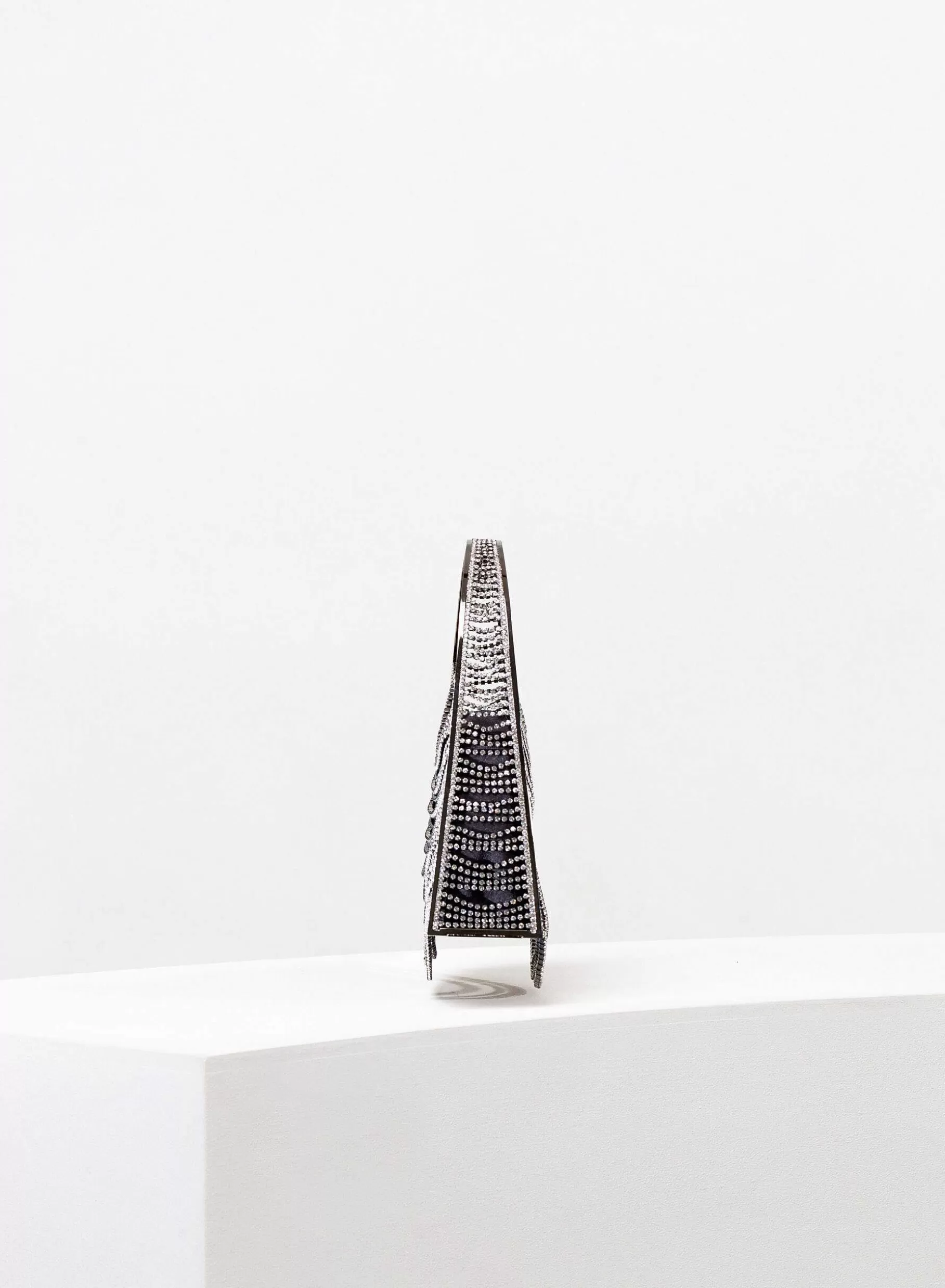 Benedetta Bruzziches Lucia In The Sky The World Is Not Enough> Object D'Heart