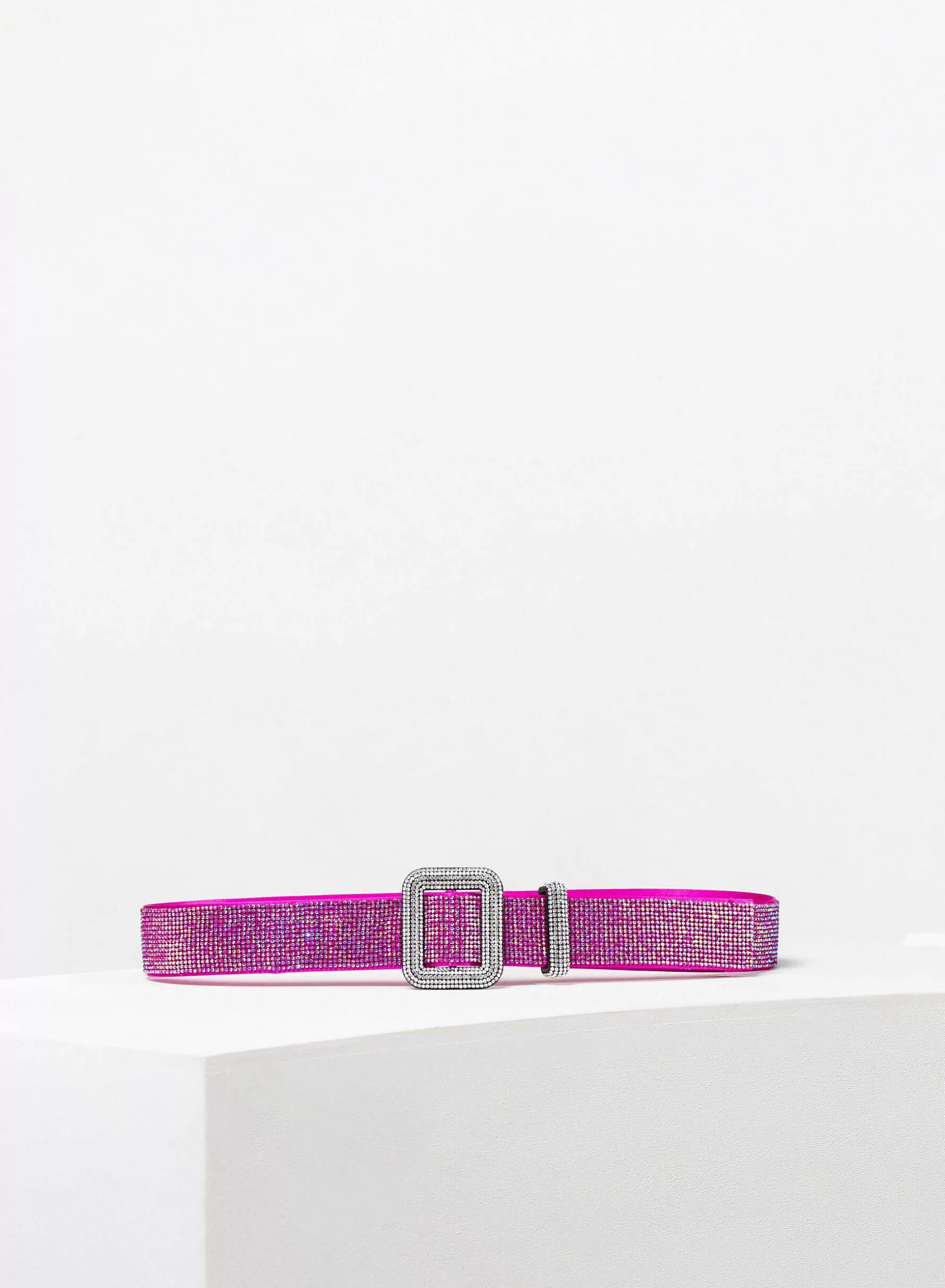 Benedetta Bruzziches Venus Belt On Her Majesty's Secret Service> Belts